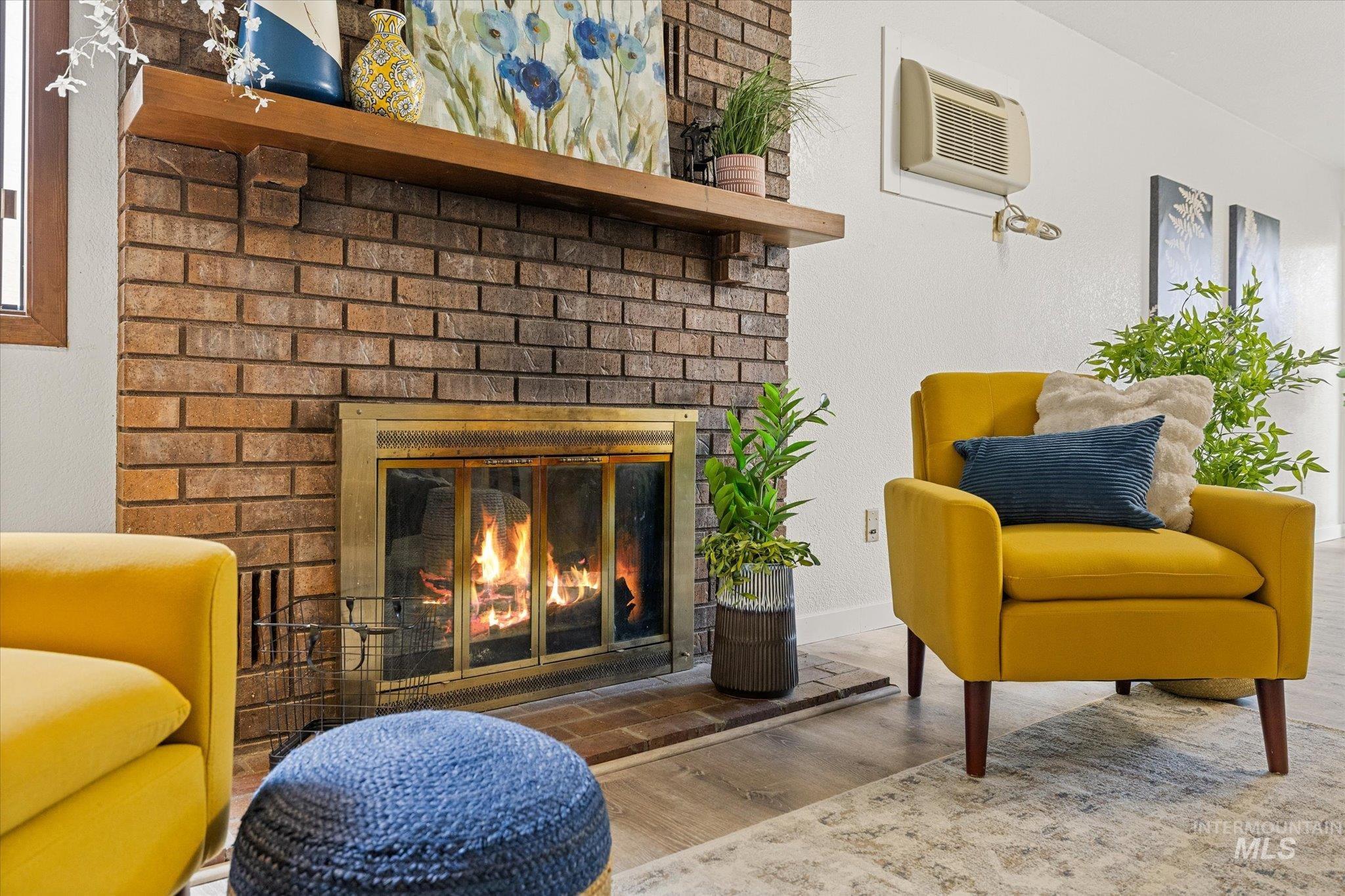 7048 W Colehaven Dr, Boise, Idaho 83704, 2 Bedrooms, 1 Bathroom, Residential For Sale, Price $239,900,MLS 98970700