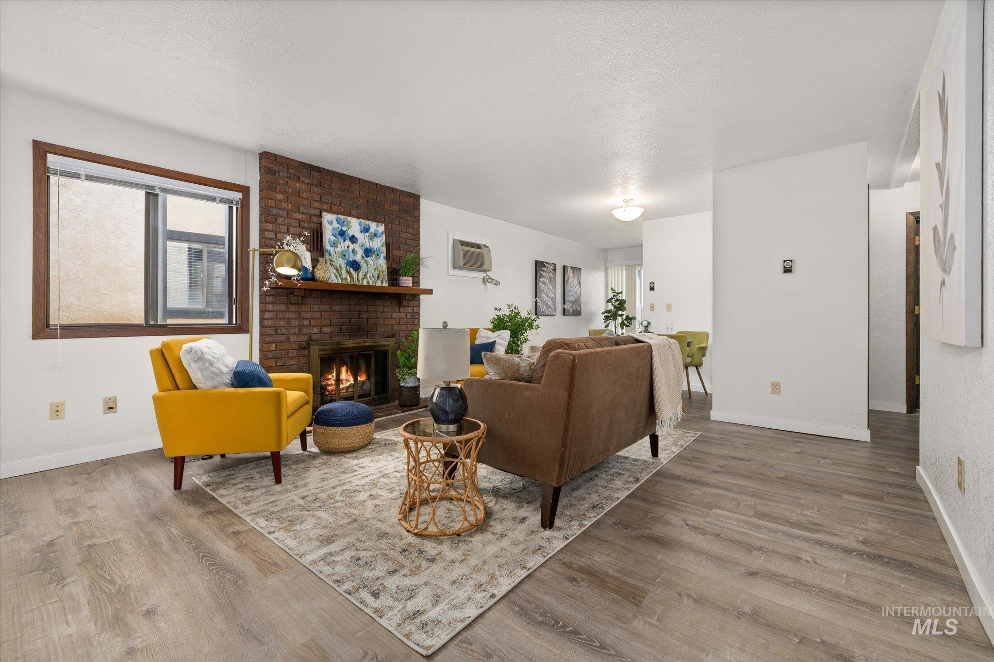 7048 W Colehaven Dr, Boise, Idaho 83704, 2 Bedrooms, 1 Bathroom, Residential For Sale, Price $239,900,MLS 98970700