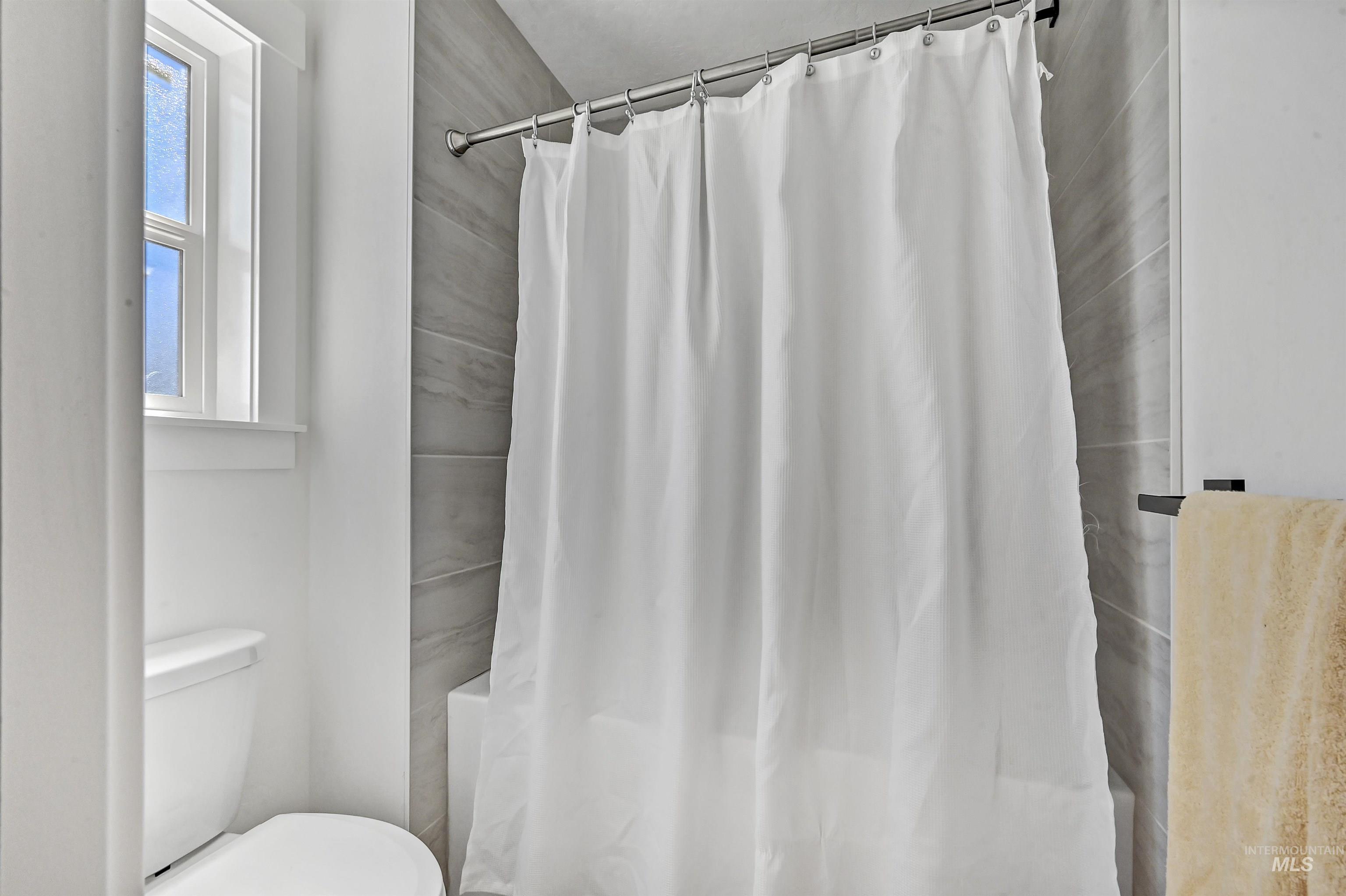 7604 N Ferris Ave, Boise, Idaho 83714, 3 Bedrooms, 2.5 Bathrooms, Residential For Sale, Price $565,900, 98970709