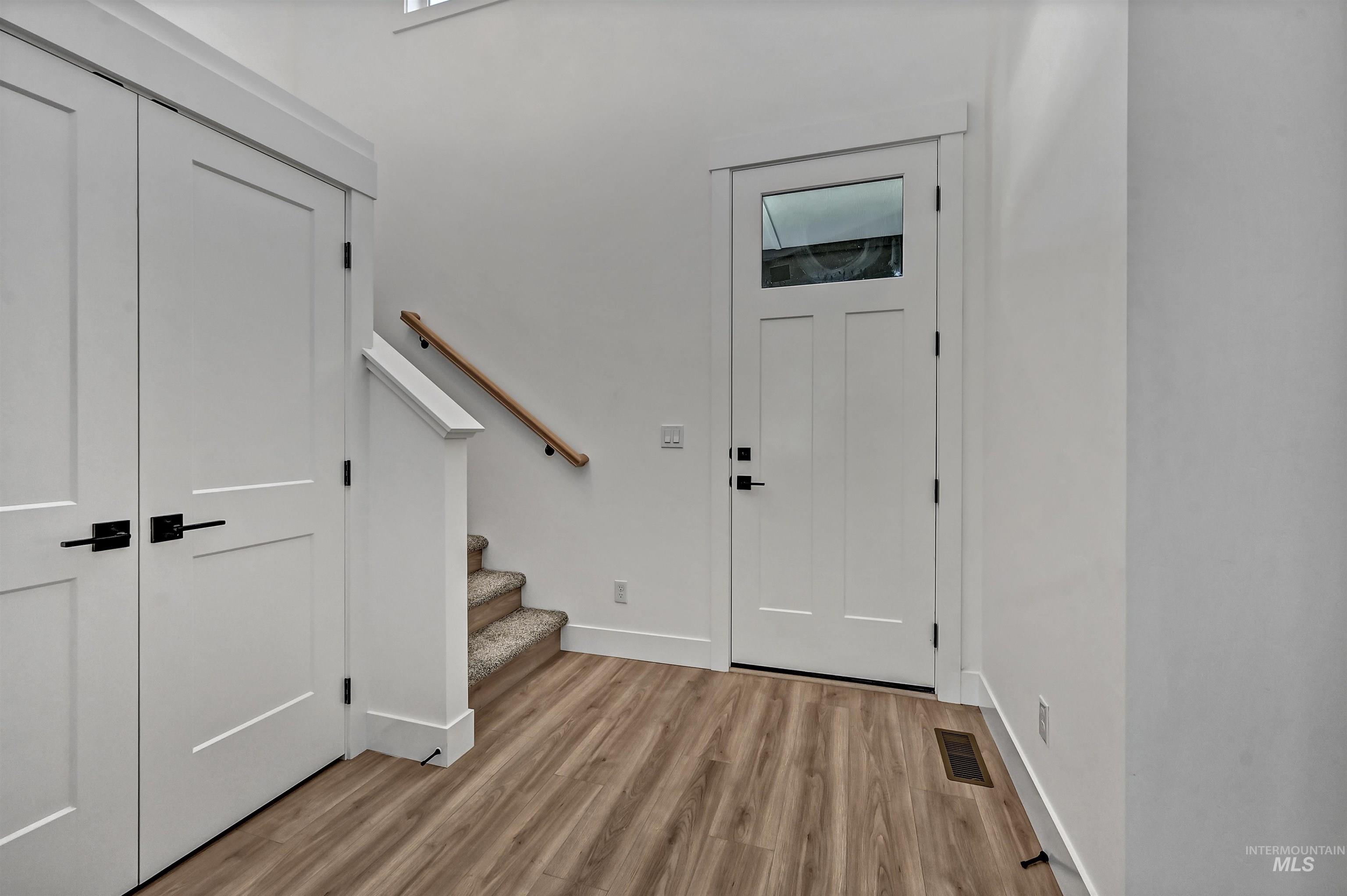 7604 N Ferris Ave, Boise, Idaho 83714, 3 Bedrooms, 2.5 Bathrooms, Residential For Sale, Price $565,900, 98970709