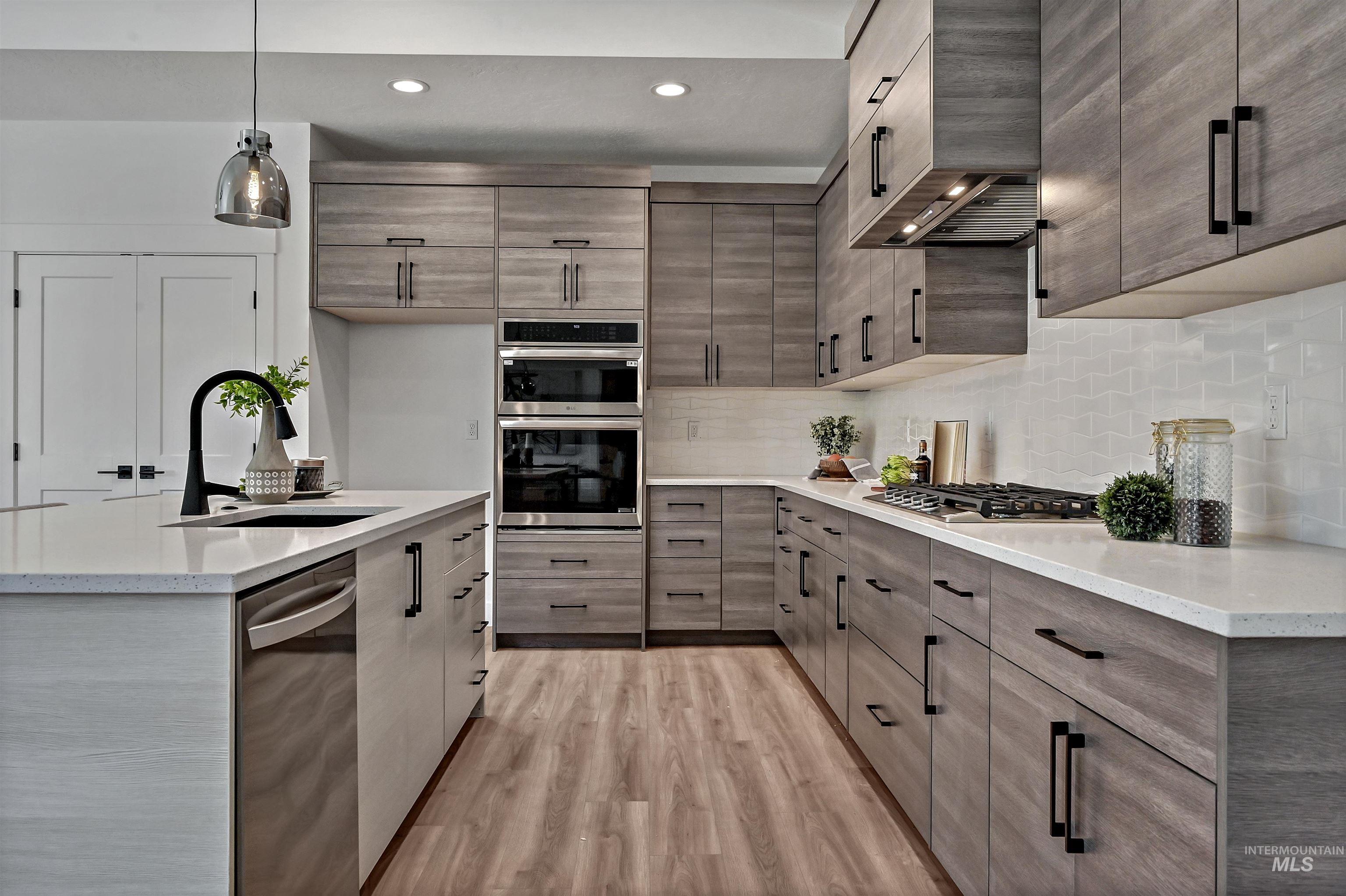 7604 N Ferris Ave, Boise, Idaho 83714, 3 Bedrooms, 2.5 Bathrooms, Residential For Sale, Price $565,900, 98970709