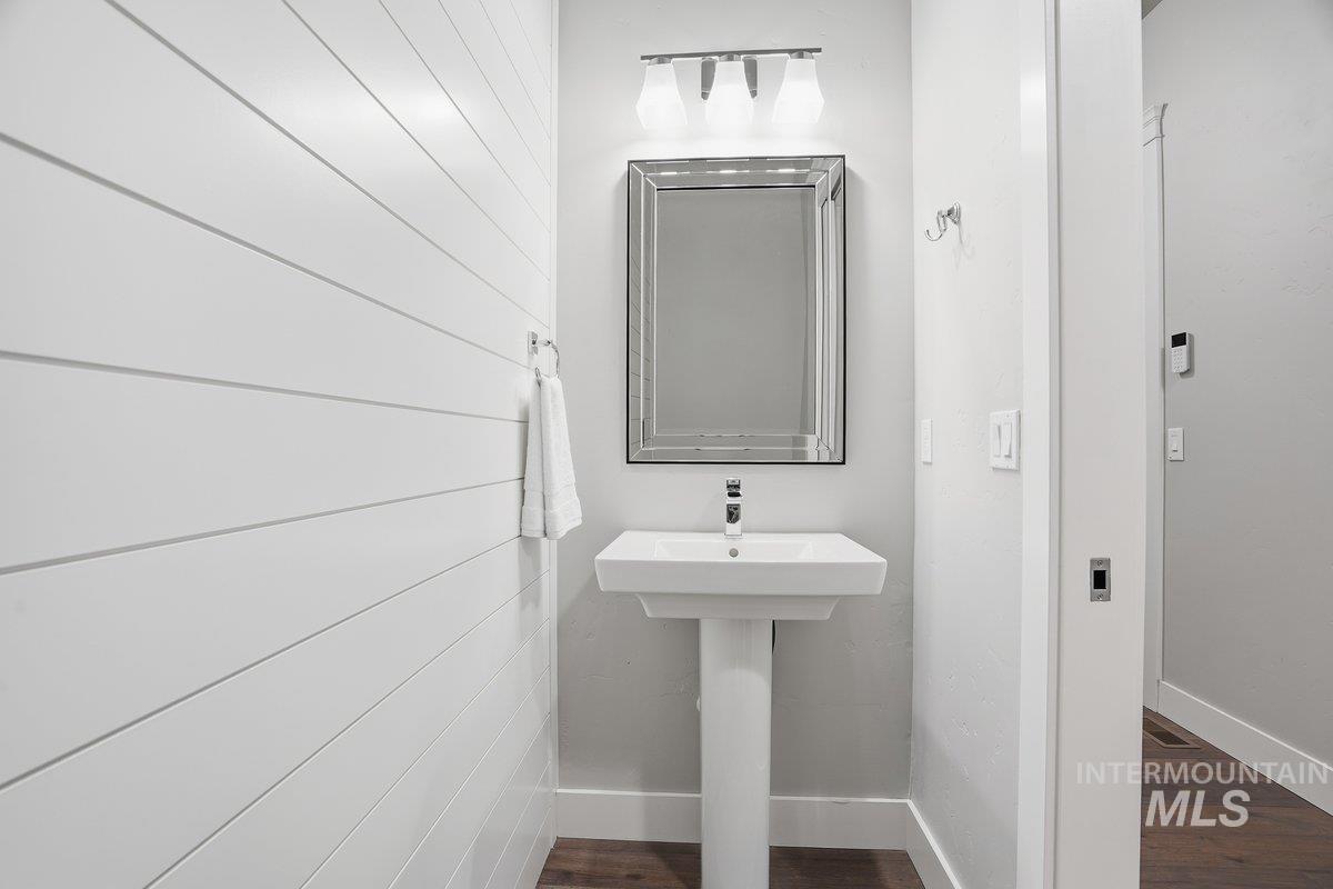 427 E Merino Street, Kuna, Idaho 83634, 4 Bedrooms, 2.5 Bathrooms, Residential For Sale, Price $815,000, 98970722