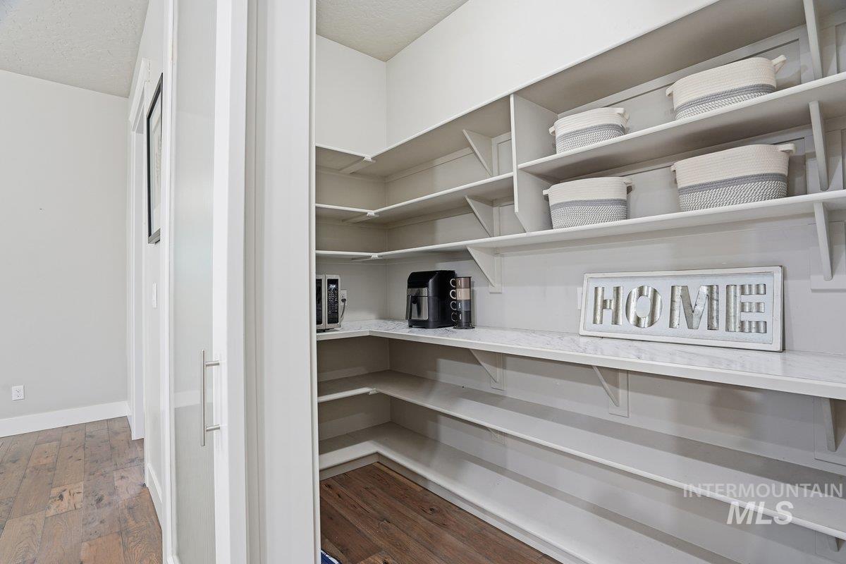 427 E Merino Street, Kuna, Idaho 83634, 4 Bedrooms, 2.5 Bathrooms, Residential For Sale, Price $815,000, 98970722