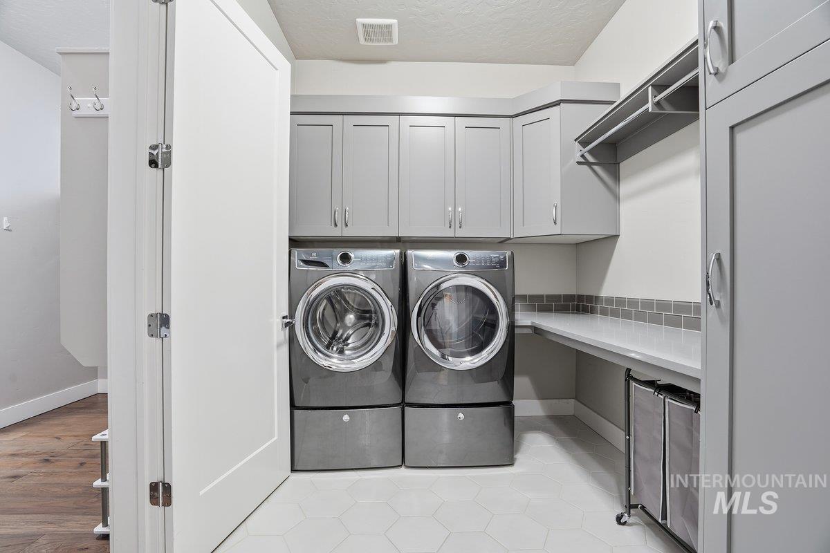 427 E Merino Street, Kuna, Idaho 83634, 4 Bedrooms, 2.5 Bathrooms, Residential For Sale, Price $815,000, 98970722