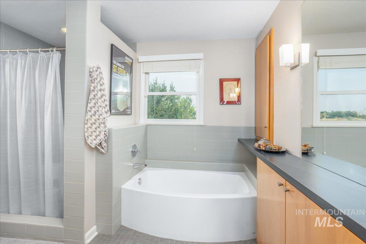 92 W Horizon Dr, Boise, Idaho 83702, 3 Bedrooms, 2 Bathrooms, Residential For Sale, Price $919,900, 98970725