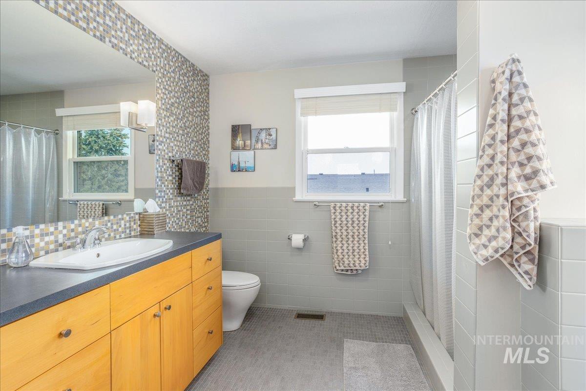 92 W Horizon Dr, Boise, Idaho 83702, 3 Bedrooms, 2 Bathrooms, Residential For Sale, Price $919,900, 98970725