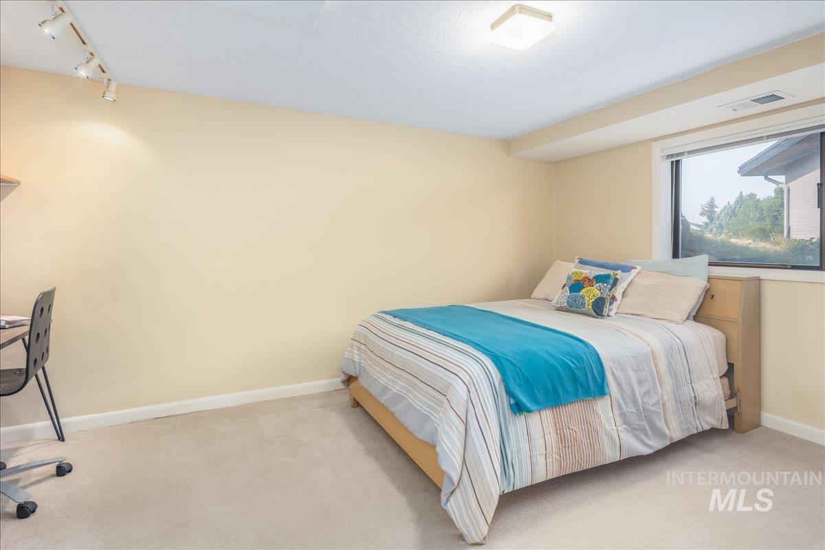 92 W Horizon Dr, Boise, Idaho 83702, 3 Bedrooms, 2 Bathrooms, Residential For Sale, Price $919,900, 98970725