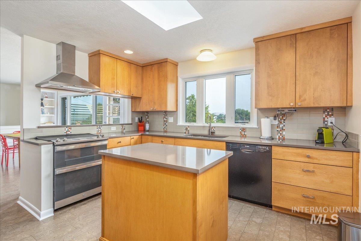 92 W Horizon Dr, Boise, Idaho 83702, 3 Bedrooms, 2 Bathrooms, Residential For Sale, Price $919,900, 98970725