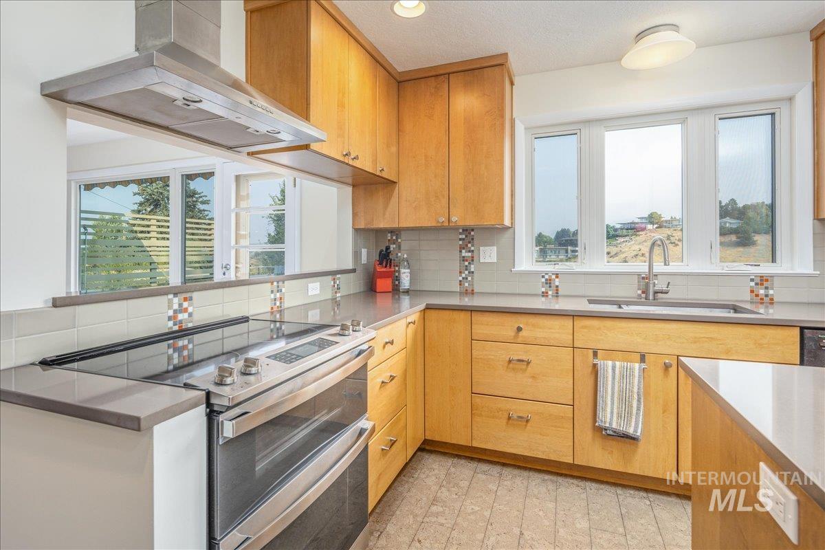 92 W Horizon Dr, Boise, Idaho 83702, 3 Bedrooms, 2 Bathrooms, Residential For Sale, Price $919,900, 98970725