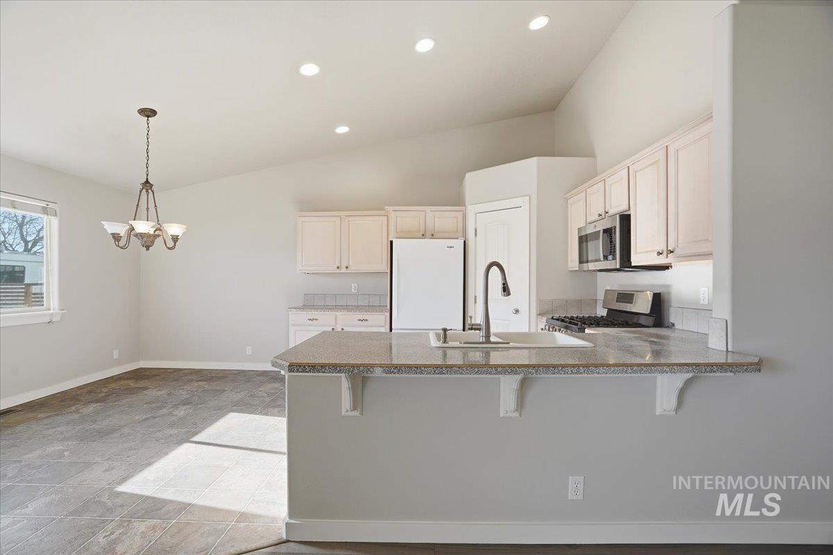 1012 NW 24th St, Fruitland, Idaho 83619-0000, 3 Bedrooms, 2 Bathrooms, Residential For Sale, Price $379,000,MLS 98970734