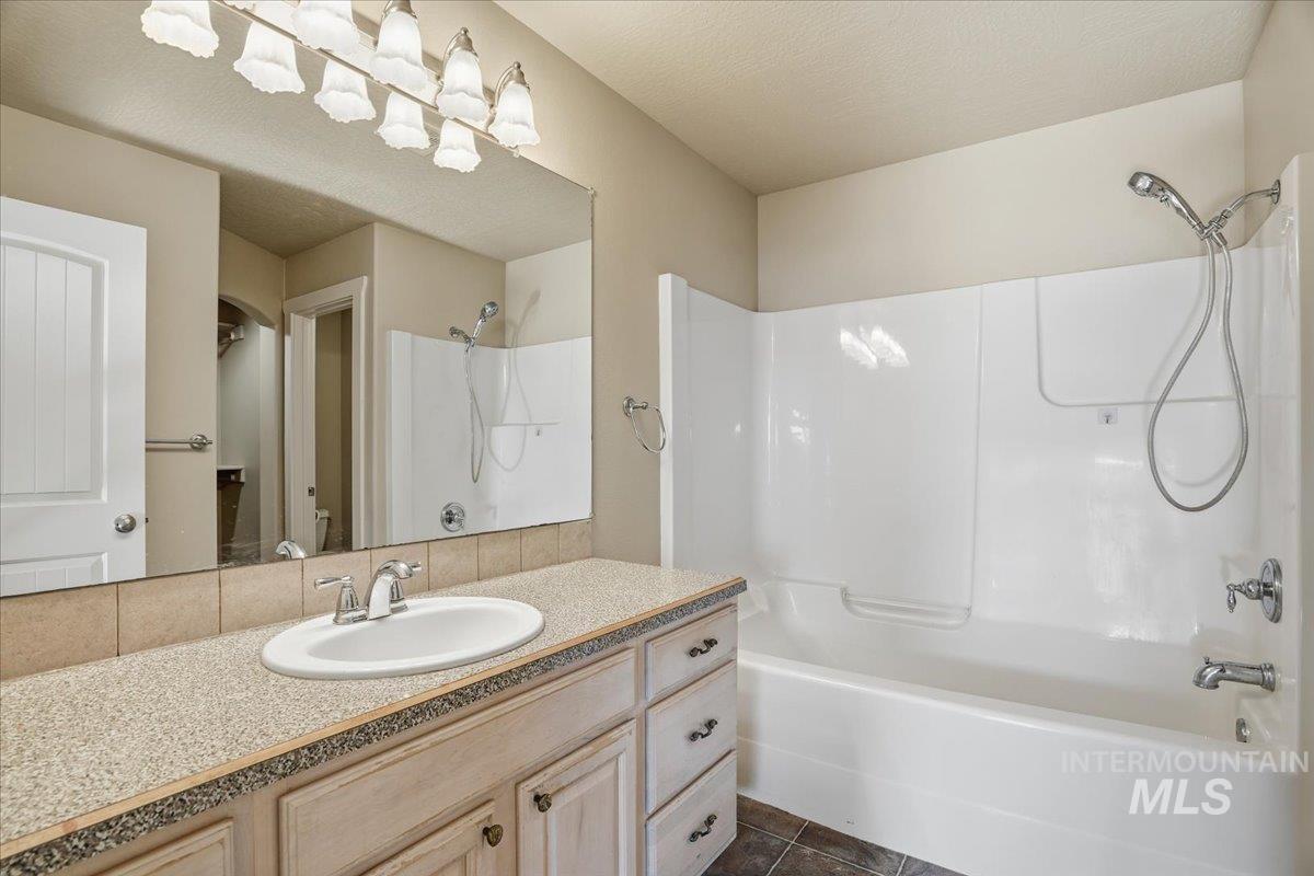 1012 NW 24th St, Fruitland, Idaho 83619-0000, 3 Bedrooms, 2 Bathrooms, Residential For Sale, Price $379,000,MLS 98970734