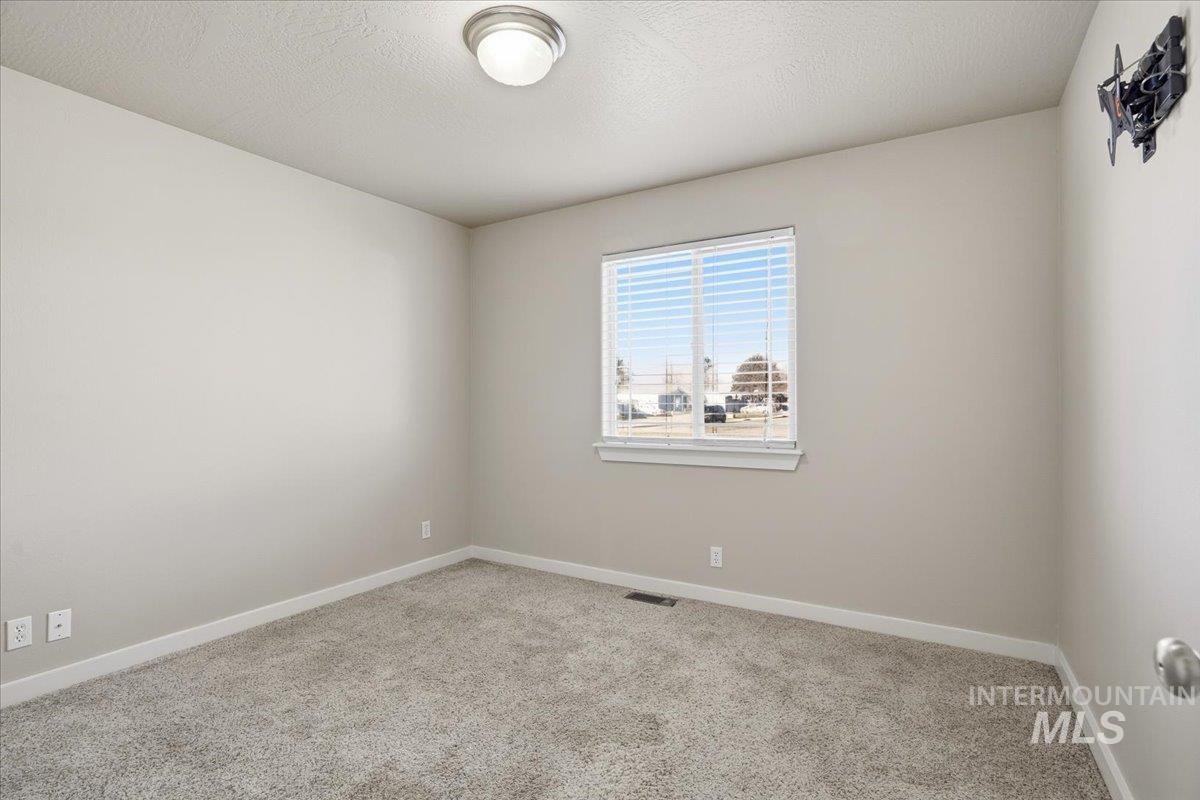 1012 NW 24th St, Fruitland, Idaho 83619-0000, 3 Bedrooms, 2 Bathrooms, Residential For Sale, Price $379,000,MLS 98970734