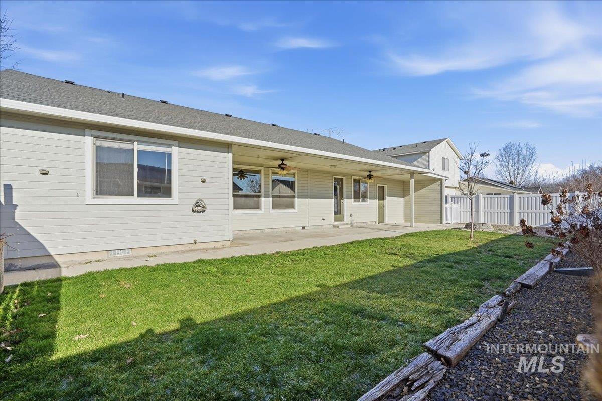 1012 NW 24th St, Fruitland, Idaho 83619-0000, 3 Bedrooms, 2 Bathrooms, Residential For Sale, Price $379,000,MLS 98970734