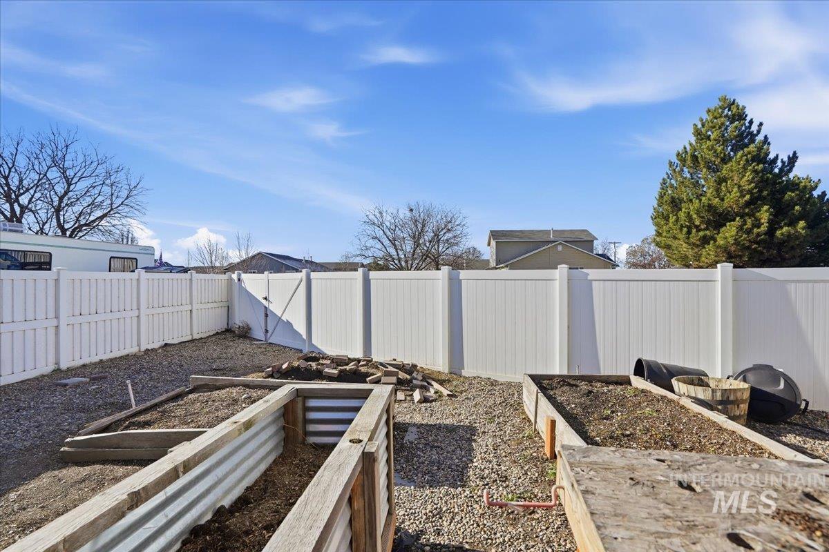 1012 NW 24th St, Fruitland, Idaho 83619-0000, 3 Bedrooms, 2 Bathrooms, Residential For Sale, Price $379,000,MLS 98970734