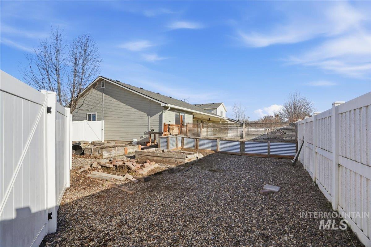 1012 NW 24th St, Fruitland, Idaho 83619-0000, 3 Bedrooms, 2 Bathrooms, Residential For Sale, Price $379,000,MLS 98970734