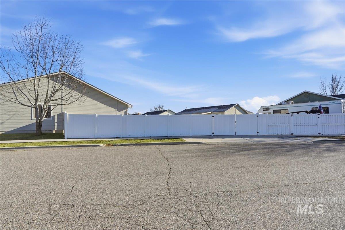 1012 NW 24th St, Fruitland, Idaho 83619-0000, 3 Bedrooms, 2 Bathrooms, Residential For Sale, Price $379,000,MLS 98970734