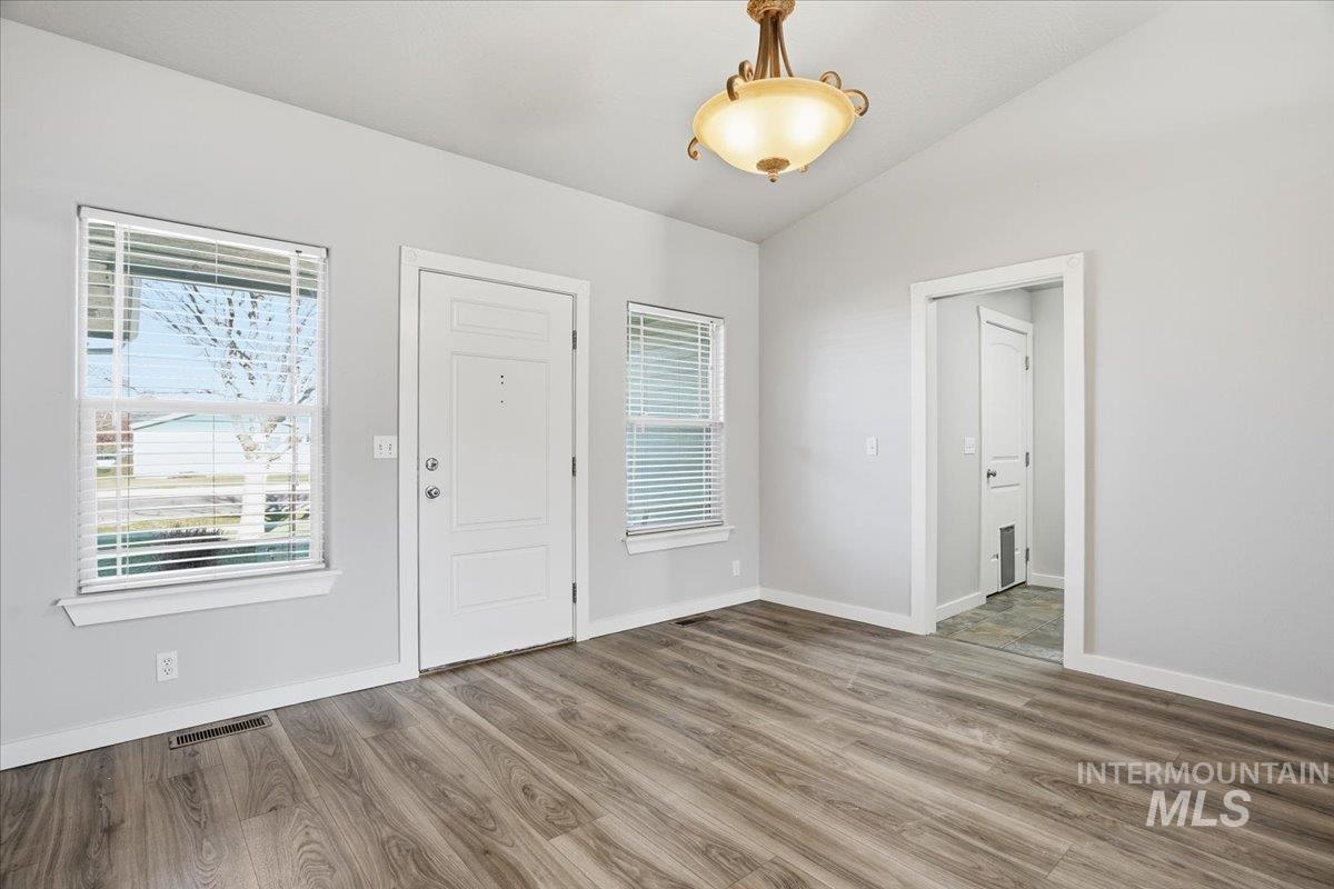 1012 NW 24th St, Fruitland, Idaho 83619-0000, 3 Bedrooms, 2 Bathrooms, Residential For Sale, Price $379,000,MLS 98970734