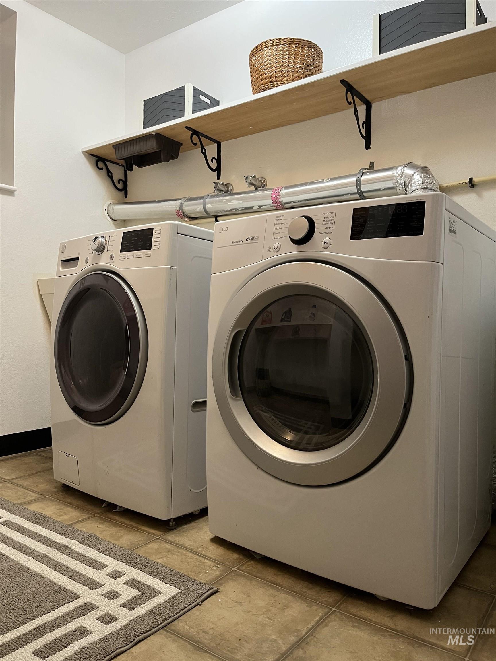 627 Sugar Ave, Ontario, Oregon 97914, 5 Bedrooms, 3 Bathrooms, Residential For Sale, Price $549,000,MLS 98970748