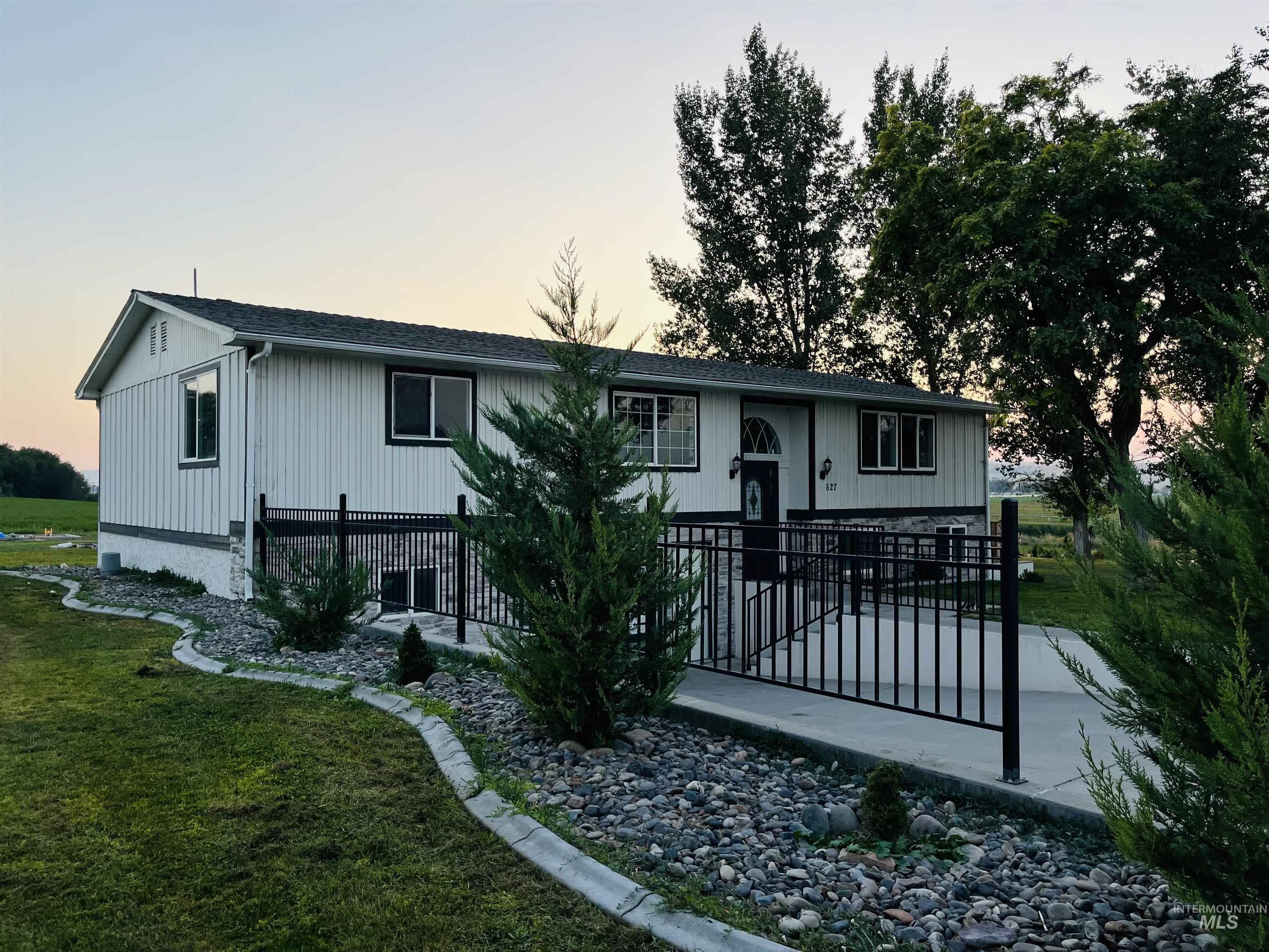 627 Sugar Ave, Ontario, Oregon 97914, 5 Bedrooms, 3 Bathrooms, Residential For Sale, Price $549,000,MLS 98970748