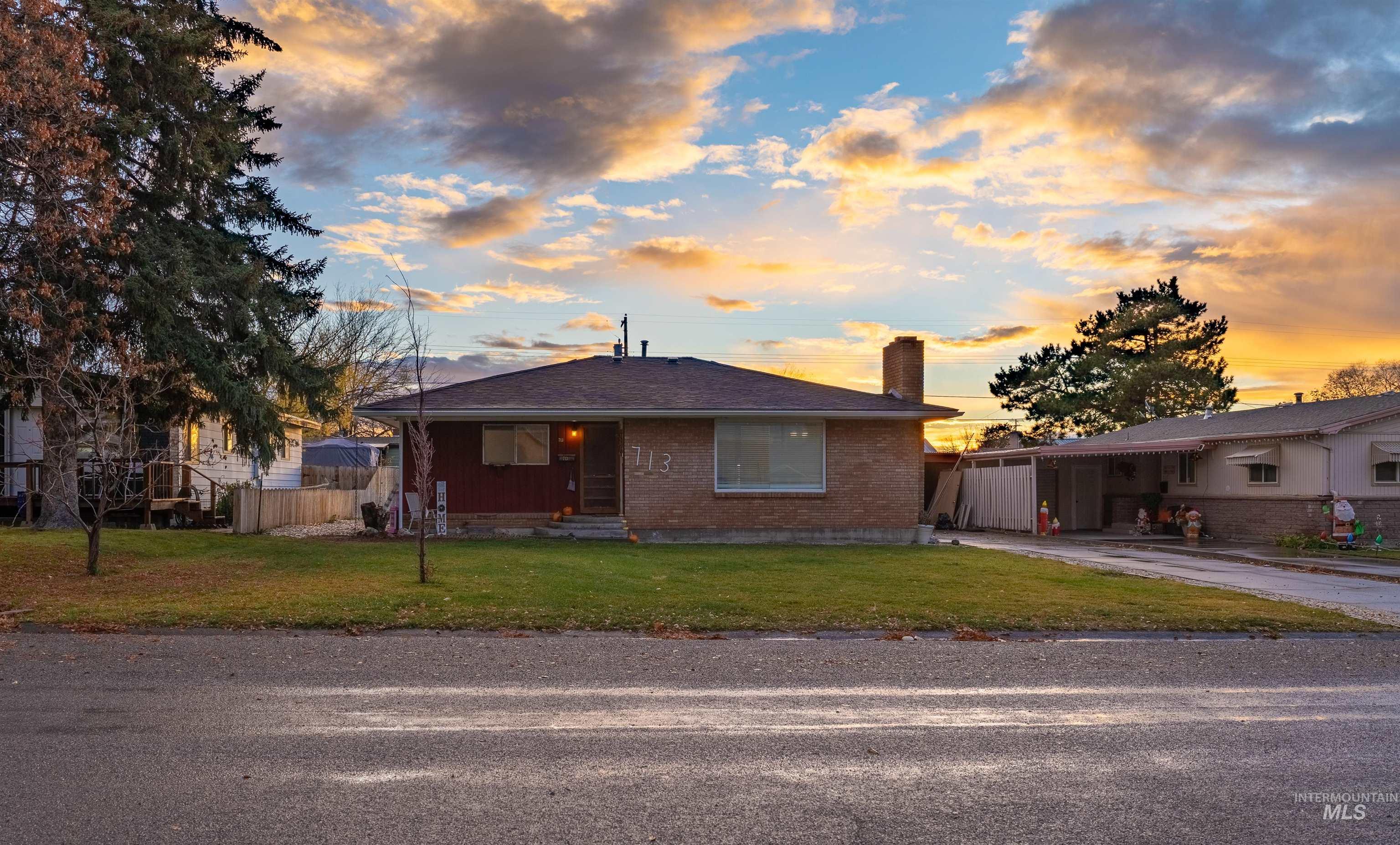 713 8th Ave N, Buhl, Idaho 83316, 5 Bedrooms, 2 Bathrooms, Residential For Sale, Price $299,999,MLS 98970751