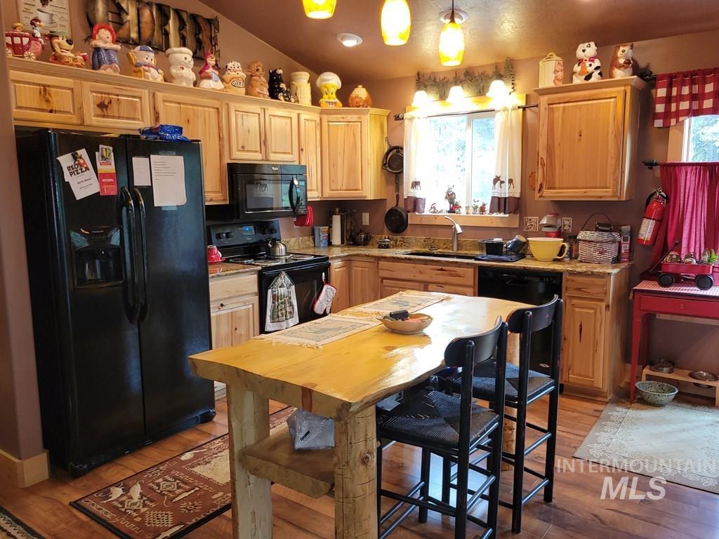 617 West Mountain Rd, Cascade, Idaho 83611, 2 Bedrooms, 2 Bathrooms, Residential For Sale, Price $529,900,MLS 98970754