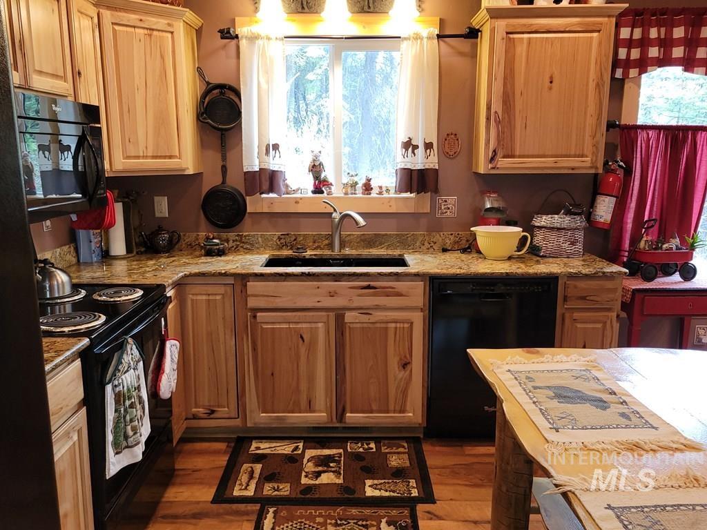 617 West Mountain Rd, Cascade, Idaho 83611, 2 Bedrooms, 2 Bathrooms, Residential For Sale, Price $529,900,MLS 98970754