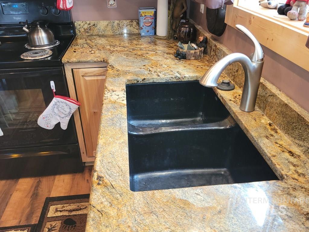 617 West Mountain Rd, Cascade, Idaho 83611, 2 Bedrooms, 2 Bathrooms, Residential For Sale, Price $529,900,MLS 98970754