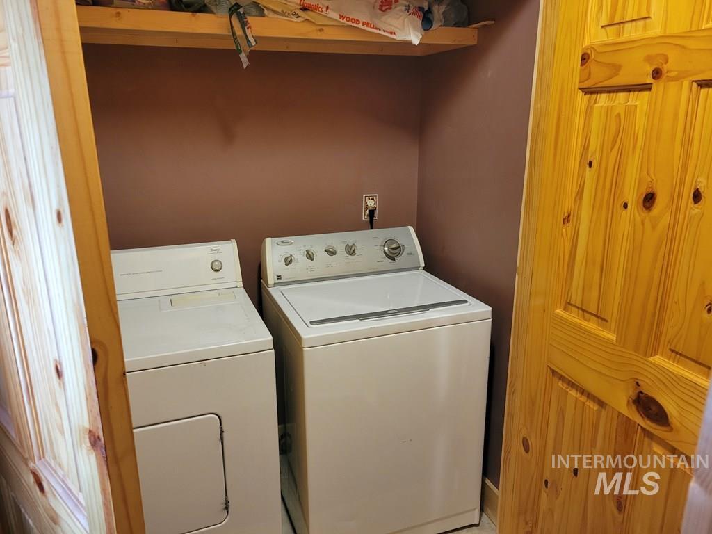 617 West Mountain Rd, Cascade, Idaho 83611, 2 Bedrooms, 2 Bathrooms, Residential For Sale, Price $529,900,MLS 98970754