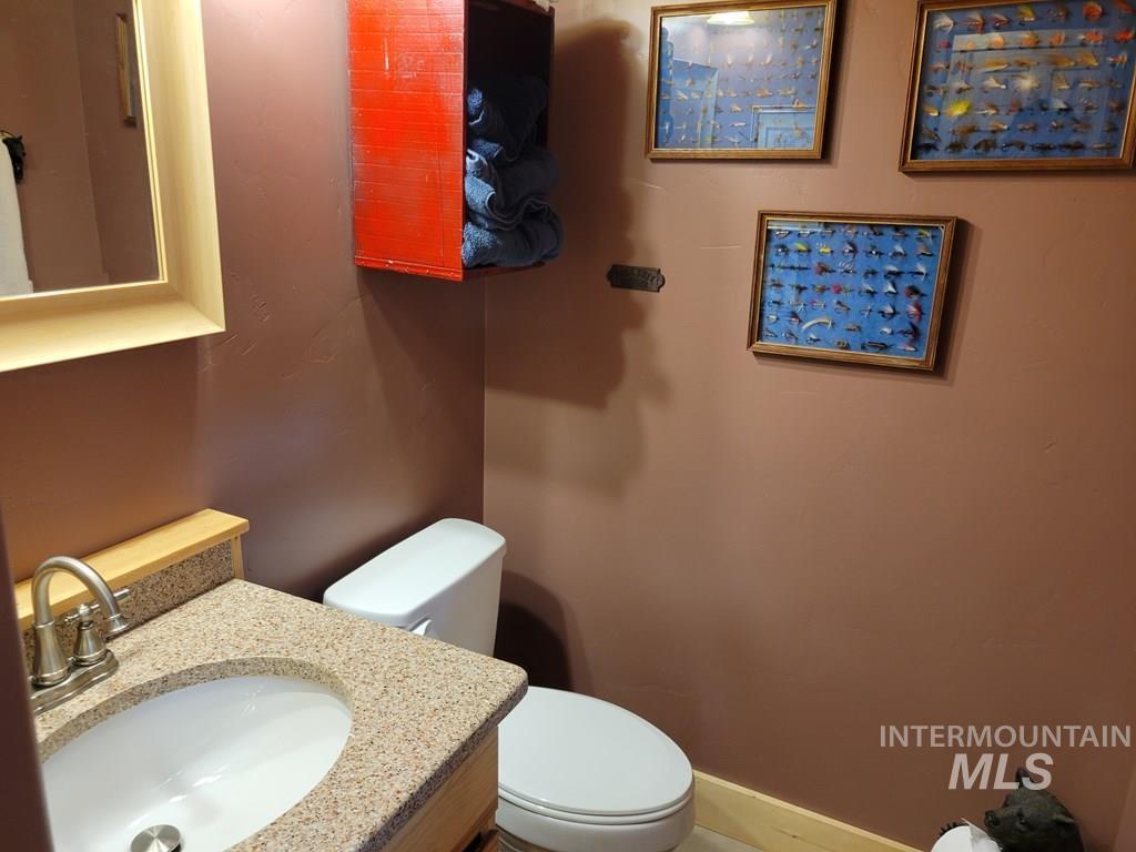 617 West Mountain Rd, Cascade, Idaho 83611, 2 Bedrooms, 2 Bathrooms, Residential For Sale, Price $529,900,MLS 98970754