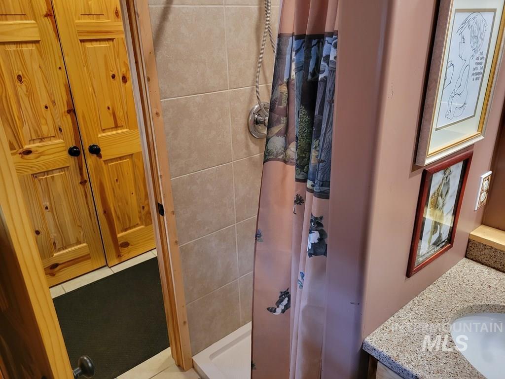 617 West Mountain Rd, Cascade, Idaho 83611, 2 Bedrooms, 2 Bathrooms, Residential For Sale, Price $529,900,MLS 98970754