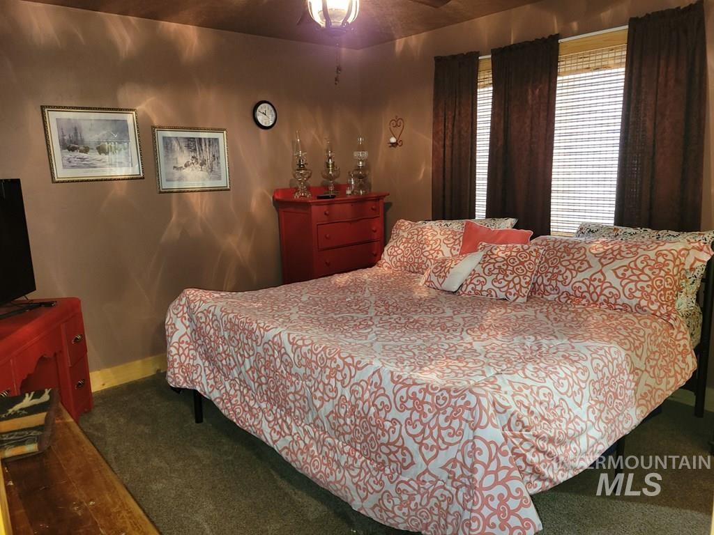 617 West Mountain Rd, Cascade, Idaho 83611, 2 Bedrooms, 2 Bathrooms, Residential For Sale, Price $529,900,MLS 98970754