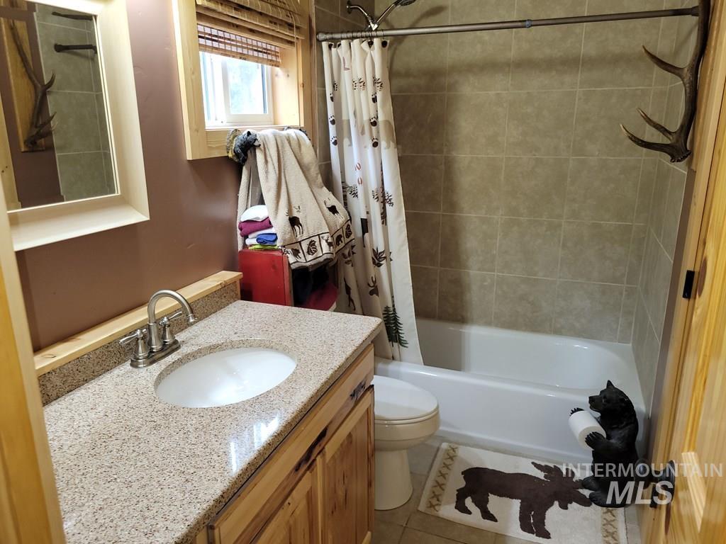 617 West Mountain Rd, Cascade, Idaho 83611, 2 Bedrooms, 2 Bathrooms, Residential For Sale, Price $529,900,MLS 98970754