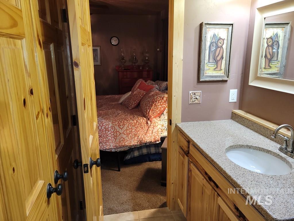 617 West Mountain Rd, Cascade, Idaho 83611, 2 Bedrooms, 2 Bathrooms, Residential For Sale, Price $529,900,MLS 98970754