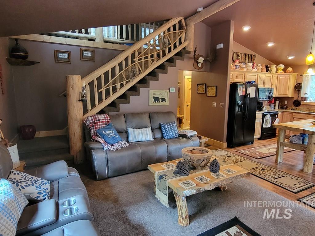 617 West Mountain Rd, Cascade, Idaho 83611, 2 Bedrooms, 2 Bathrooms, Residential For Sale, Price $529,900,MLS 98970754