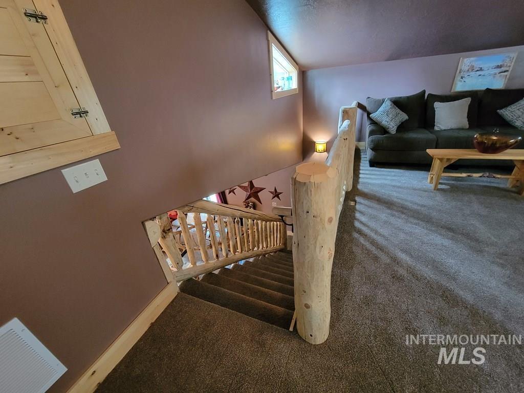 617 West Mountain Rd, Cascade, Idaho 83611, 2 Bedrooms, 2 Bathrooms, Residential For Sale, Price $529,900,MLS 98970754