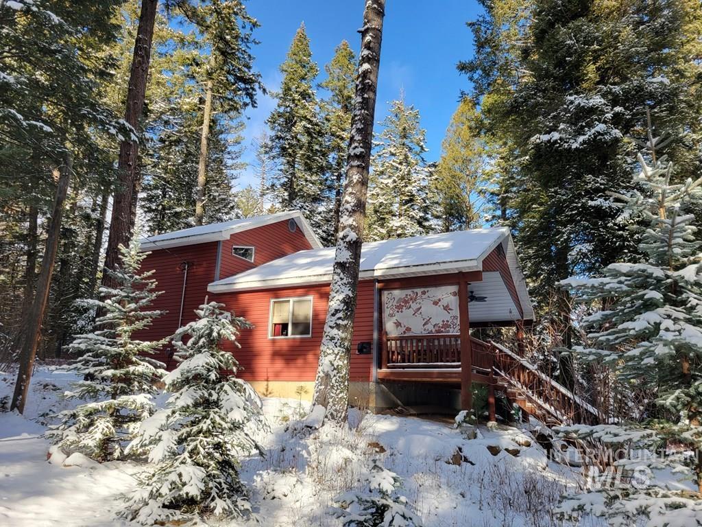617 West Mountain Rd, Cascade, Idaho 83611, 2 Bedrooms, 2 Bathrooms, Residential For Sale, Price $529,900,MLS 98970754