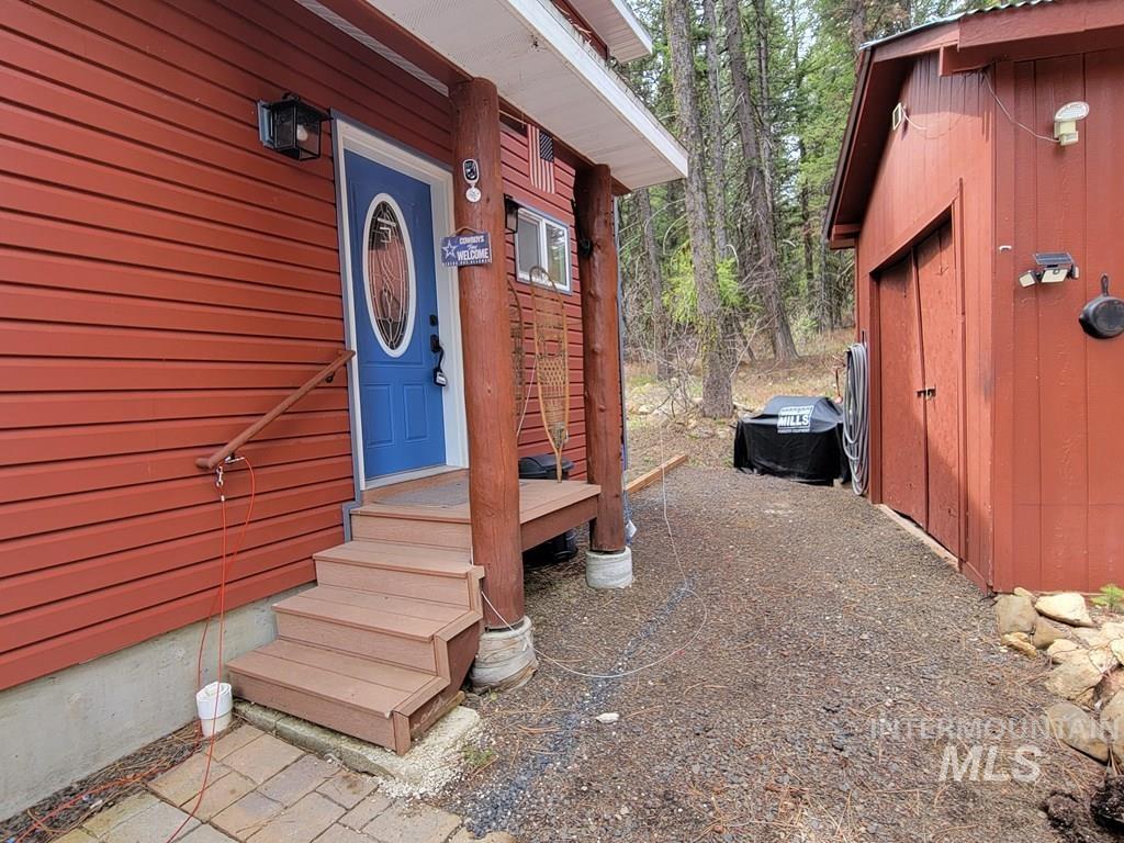 617 West Mountain Rd, Cascade, Idaho 83611, 2 Bedrooms, 2 Bathrooms, Residential For Sale, Price $529,900,MLS 98970754