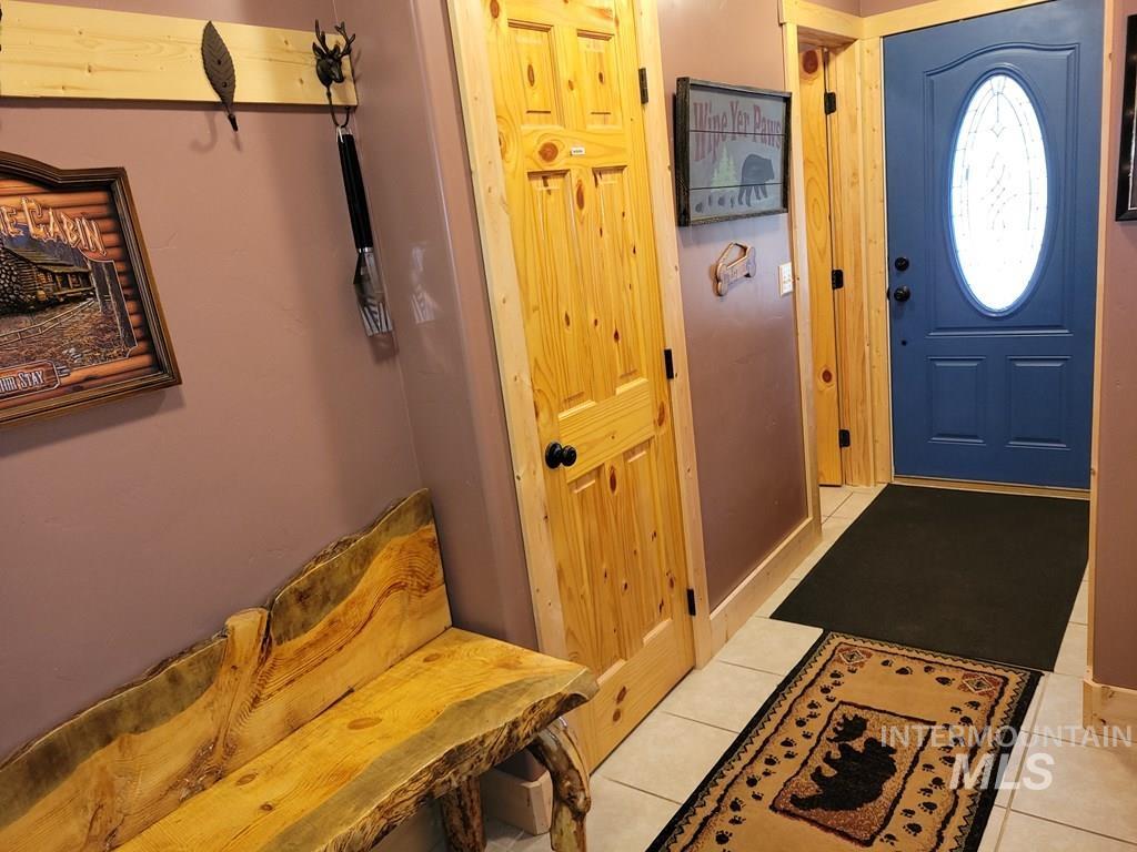 617 West Mountain Rd, Cascade, Idaho 83611, 2 Bedrooms, 2 Bathrooms, Residential For Sale, Price $529,900,MLS 98970754