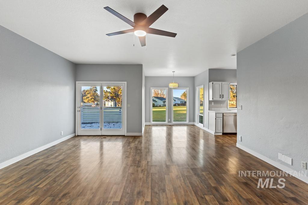 3684 W Stanwich Dr, Meridian, Idaho 83646, 4 Bedrooms, 3 Bathrooms, Residential For Sale, Price $549,000,MLS 98970768