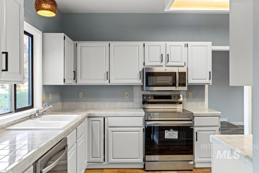 3684 W Stanwich Dr, Meridian, Idaho 83646, 4 Bedrooms, 3 Bathrooms, Residential For Sale, Price $549,000,MLS 98970768