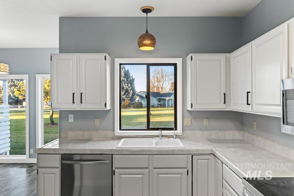 3684 W Stanwich Dr, Meridian, Idaho 83646, 4 Bedrooms, 3 Bathrooms, Residential For Sale, Price $549,000,MLS 98970768