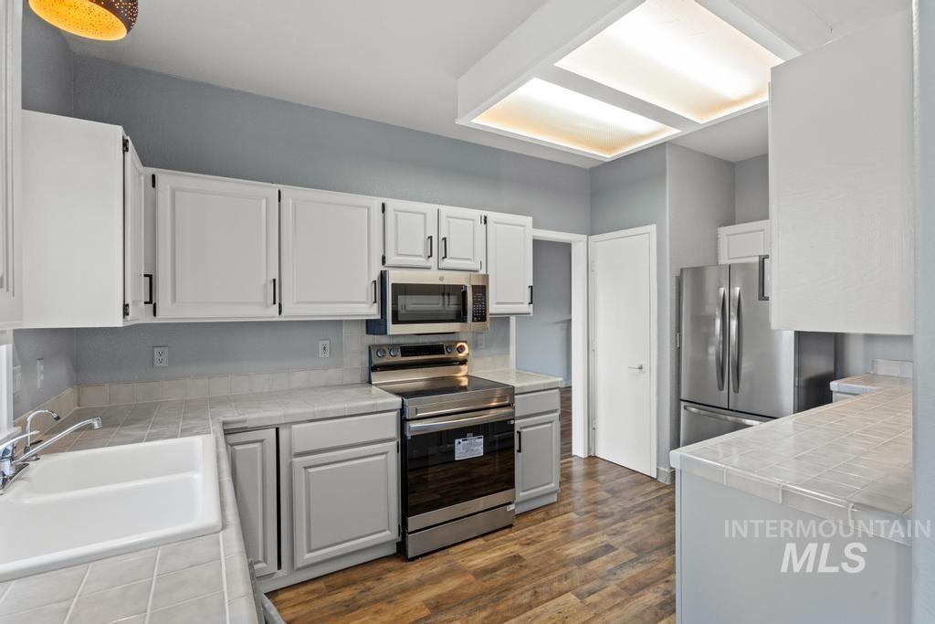 3684 W Stanwich Dr, Meridian, Idaho 83646, 4 Bedrooms, 3 Bathrooms, Residential For Sale, Price $549,000,MLS 98970768