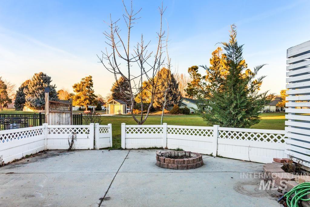 3684 W Stanwich Dr, Meridian, Idaho 83646, 4 Bedrooms, 3 Bathrooms, Residential For Sale, Price $549,000,MLS 98970768