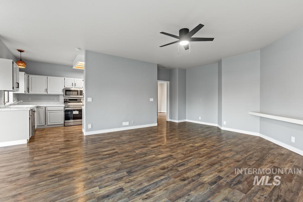 3684 W Stanwich Dr, Meridian, Idaho 83646, 4 Bedrooms, 3 Bathrooms, Residential For Sale, Price $549,000,MLS 98970768