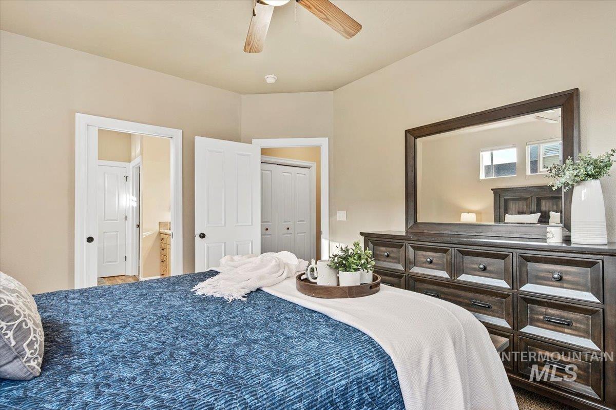 3965 N Heritage View Ave, Meridian, Idaho 83646, 3 Bedrooms, 2.5 Bathrooms, Residential For Sale, Price $524,900,MLS 98970771