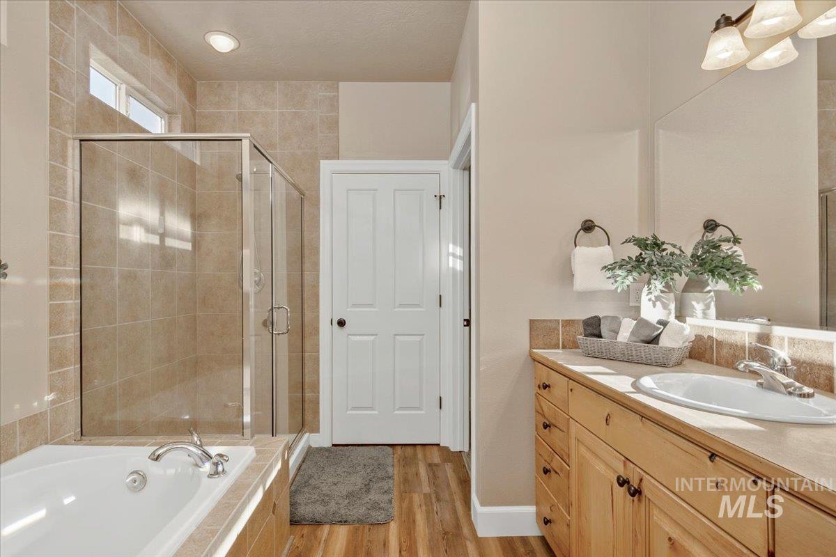 3965 N Heritage View Ave, Meridian, Idaho 83646, 3 Bedrooms, 2.5 Bathrooms, Residential For Sale, Price $524,900,MLS 98970771