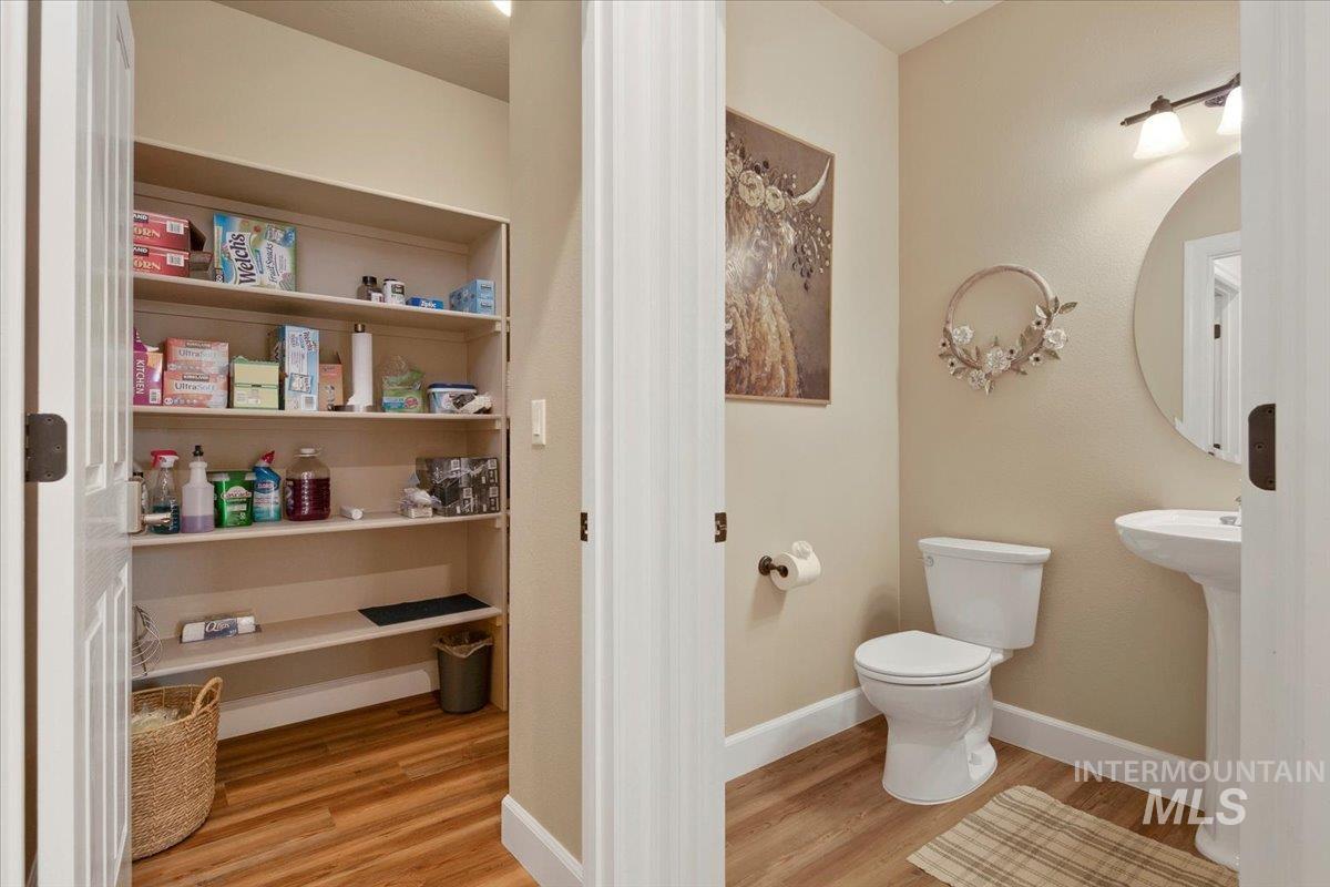 3965 N Heritage View Ave, Meridian, Idaho 83646, 3 Bedrooms, 2.5 Bathrooms, Residential For Sale, Price $524,900,MLS 98970771