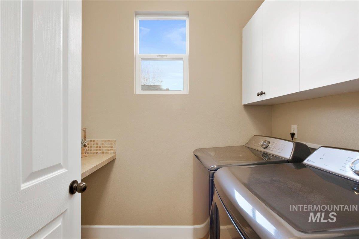 3965 N Heritage View Ave, Meridian, Idaho 83646, 3 Bedrooms, 2.5 Bathrooms, Residential For Sale, Price $524,900,MLS 98970771