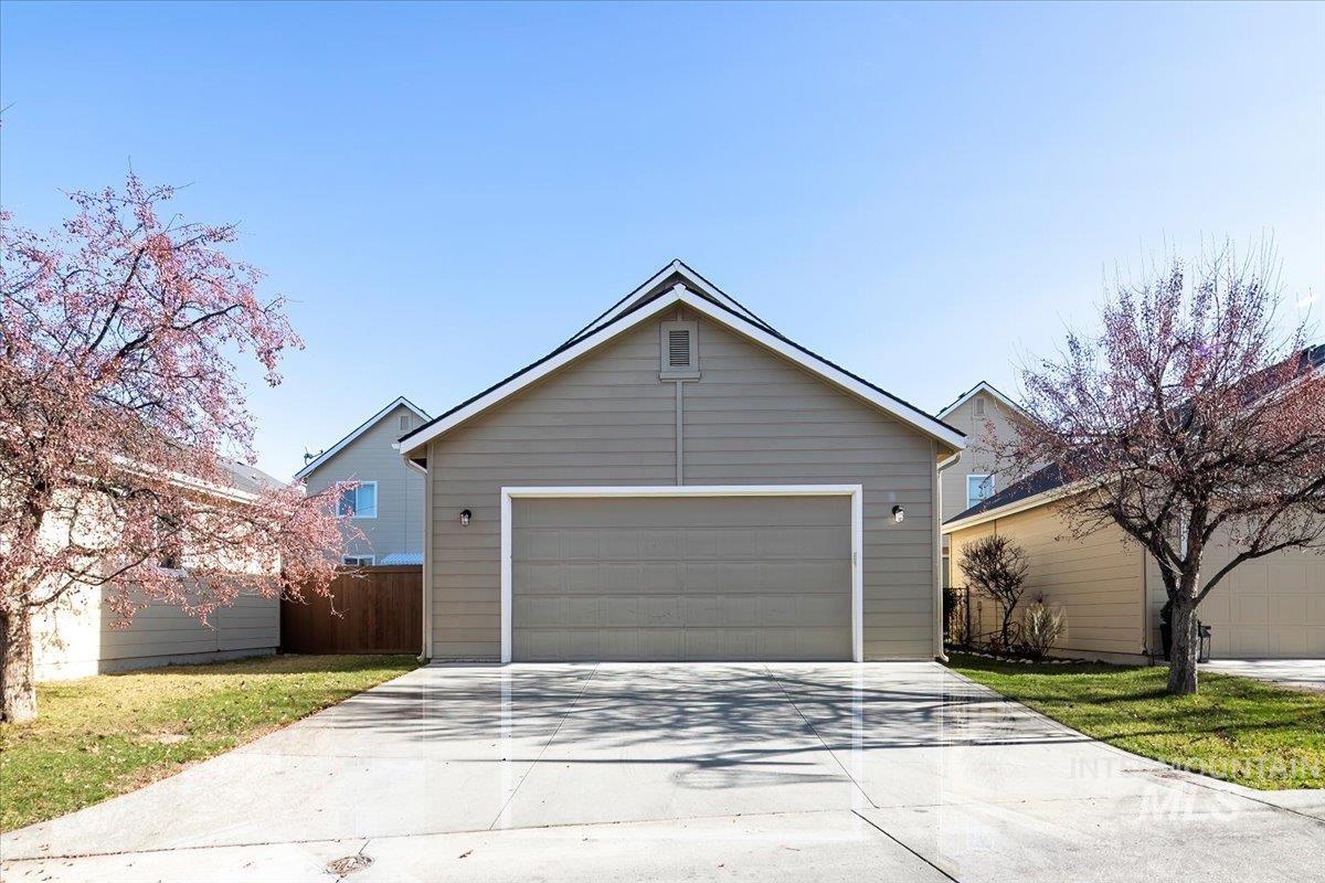 3965 N Heritage View Ave, Meridian, Idaho 83646, 3 Bedrooms, 2.5 Bathrooms, Residential For Sale, Price $524,900,MLS 98970771