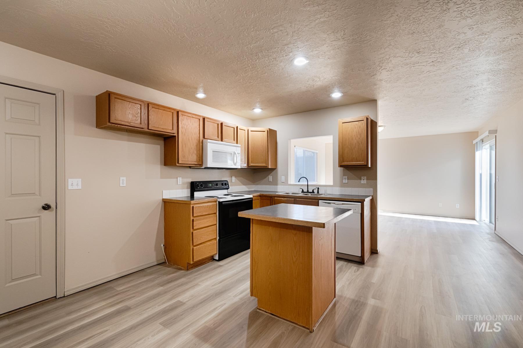 2829 Cougar, Nampa, Idaho 83687, 2 Bedrooms, 2 Bathrooms, Residential For Sale, Price $290,000,MLS 98970774